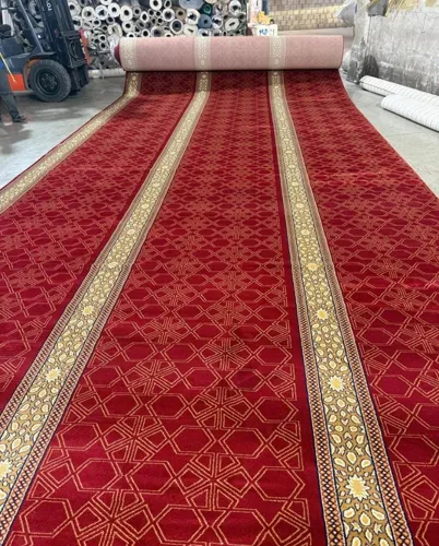 سجاد مسجد أحمر بنقشة صفوف ذهبية - سالفورد الكويت