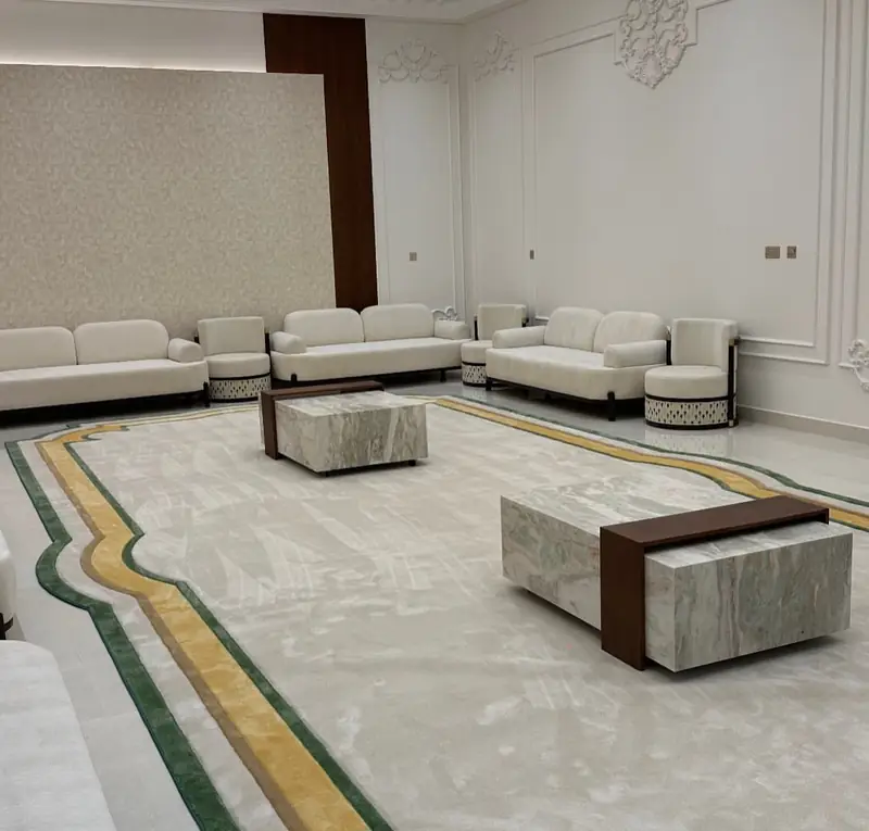 سجاد ديوانية حفر يدوي كريمي بإطار أخضر وذهبي في المطلاع