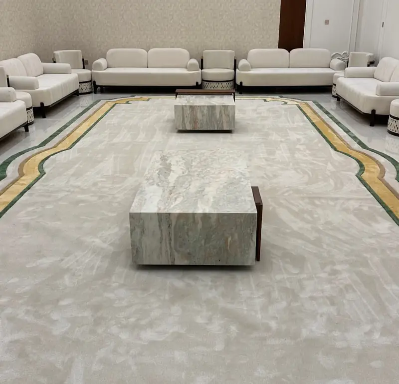 سجاد ديوانية كريمي بإطار محفور بزوايا مقوّسة عربية في الجهراء