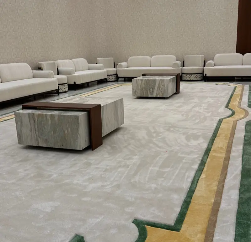 سجاد حفر يدوي لديوانية واسعة مفصّل على مقاس الجلسة في المطلاع